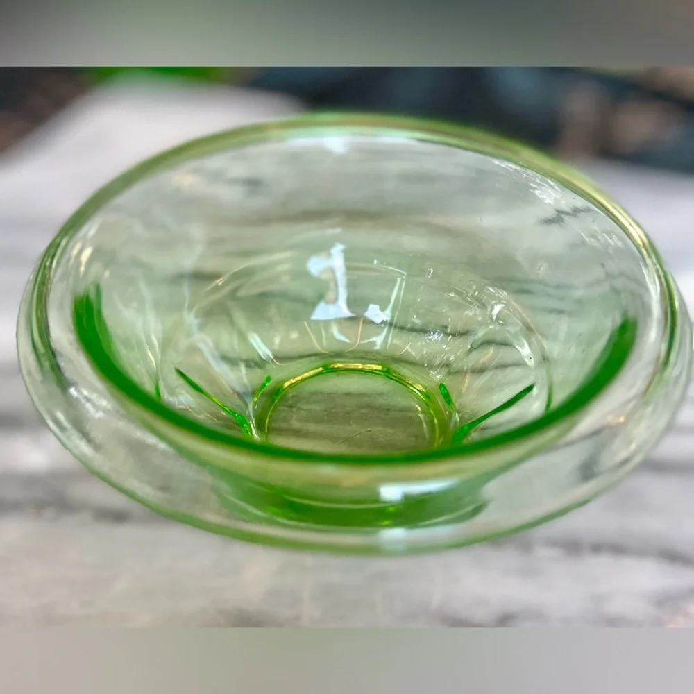 Vintage Hazel-Atlas “Rest Well” Small Mixing Bowl, Uranium Glass, c. 1930-50s - Picture 2 of 3